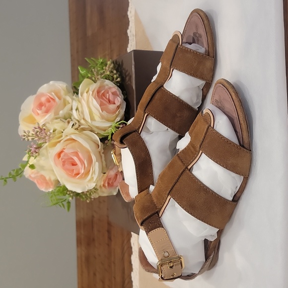 Authentic Louis Vuitton sandals - Picture 3 of 11